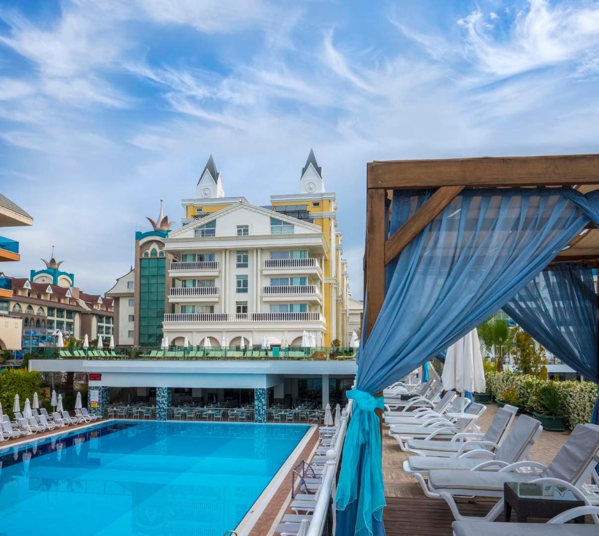 Hotel Dream World & Side