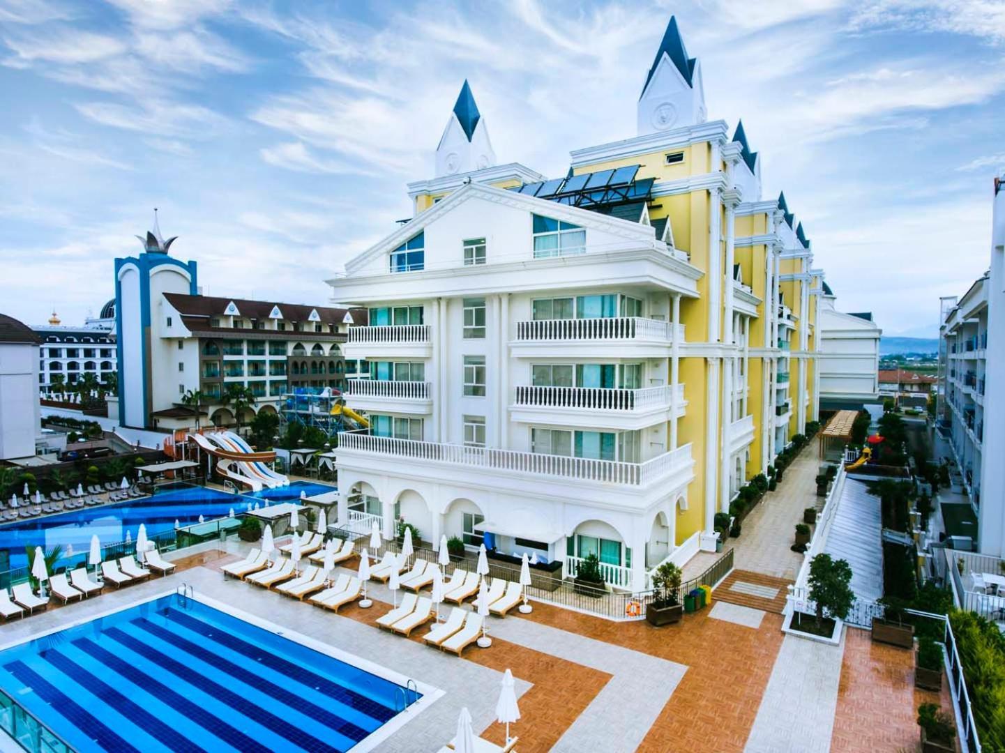 Hotel Dream World & Side